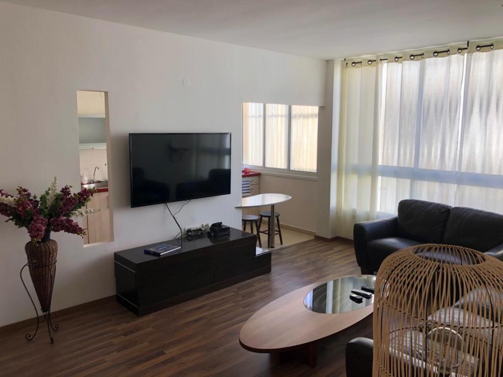 Sky Home Apartment Jabotinsky 8 巴特亚姆 外观 照片