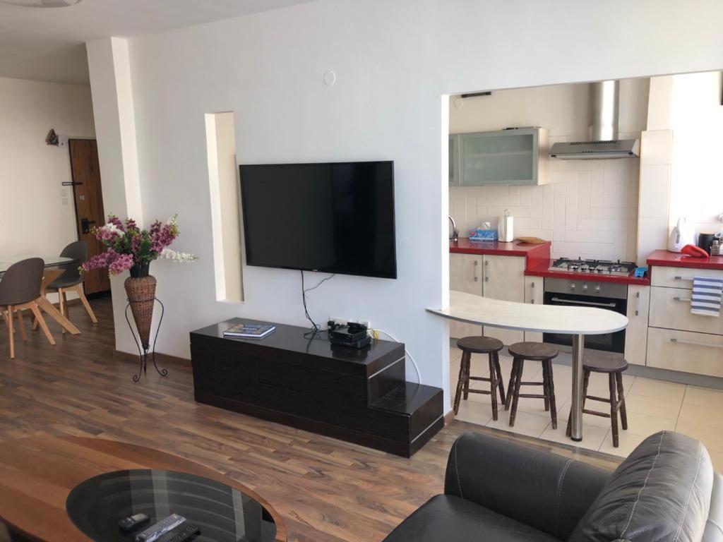 Sky Home Apartment Jabotinsky 8 巴特亚姆 外观 照片